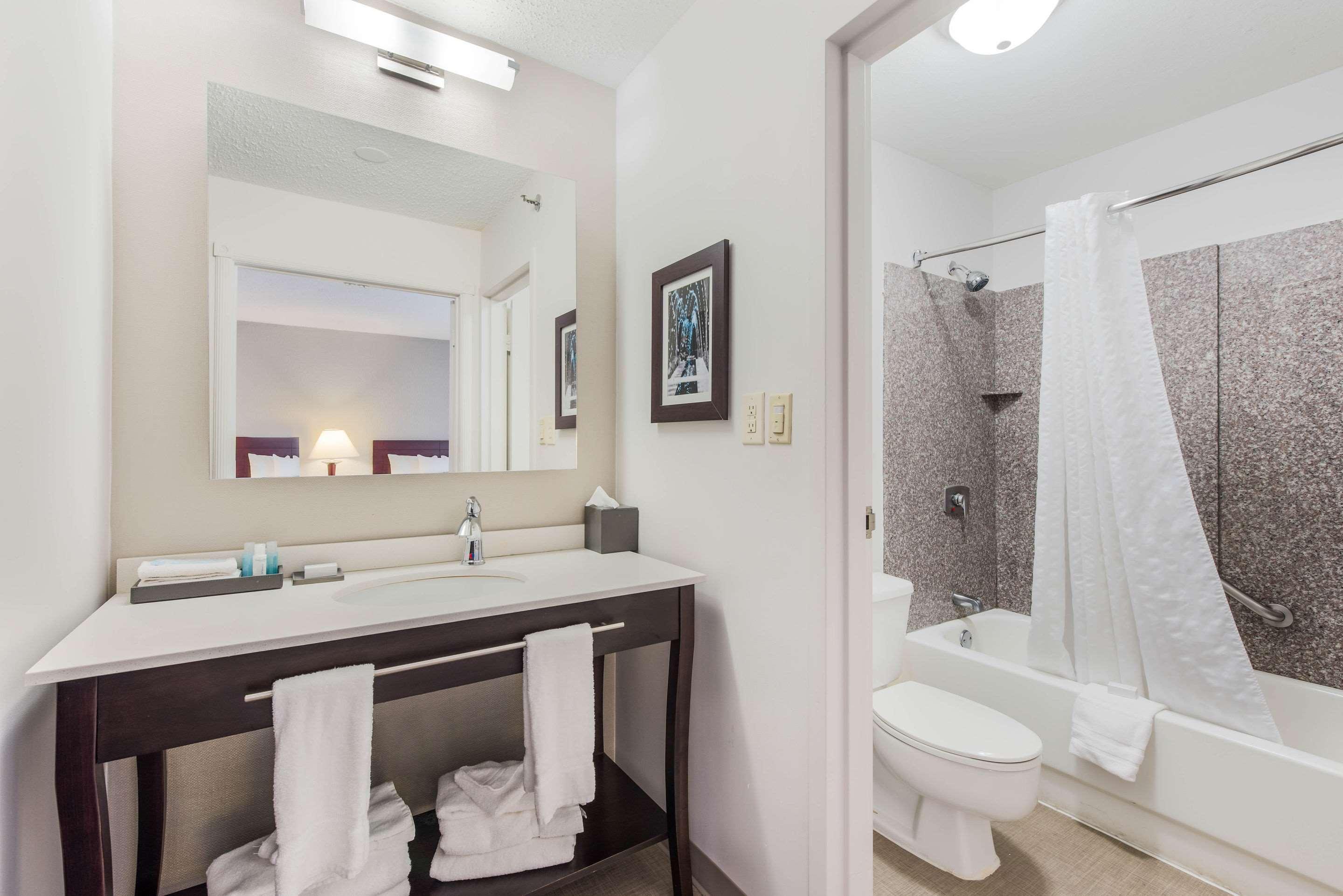 The Blu Hotel Blue Ash Cincinnati, Ascend Hotel Collection Bagian luar foto