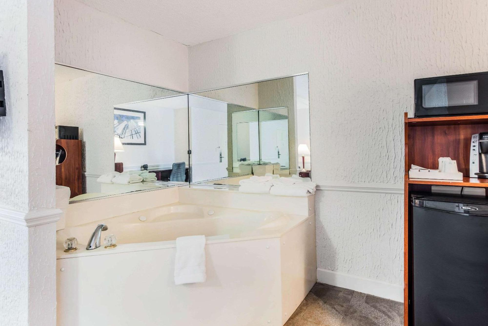 The Blu Hotel Blue Ash Cincinnati, Ascend Hotel Collection Bagian luar foto