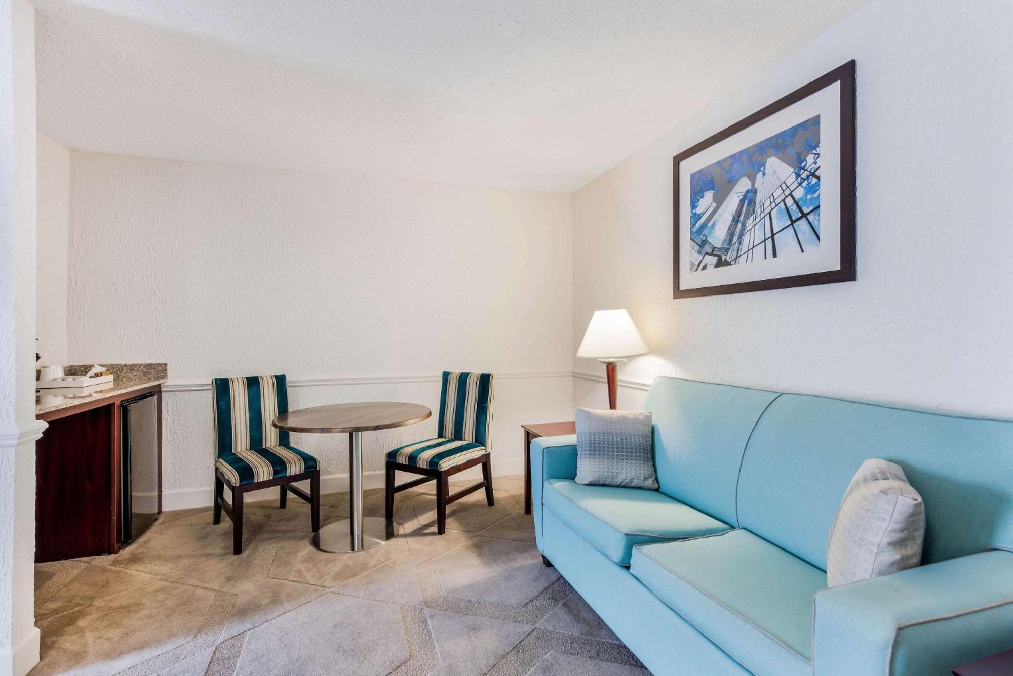 The Blu Hotel Blue Ash Cincinnati, Ascend Hotel Collection Bagian luar foto