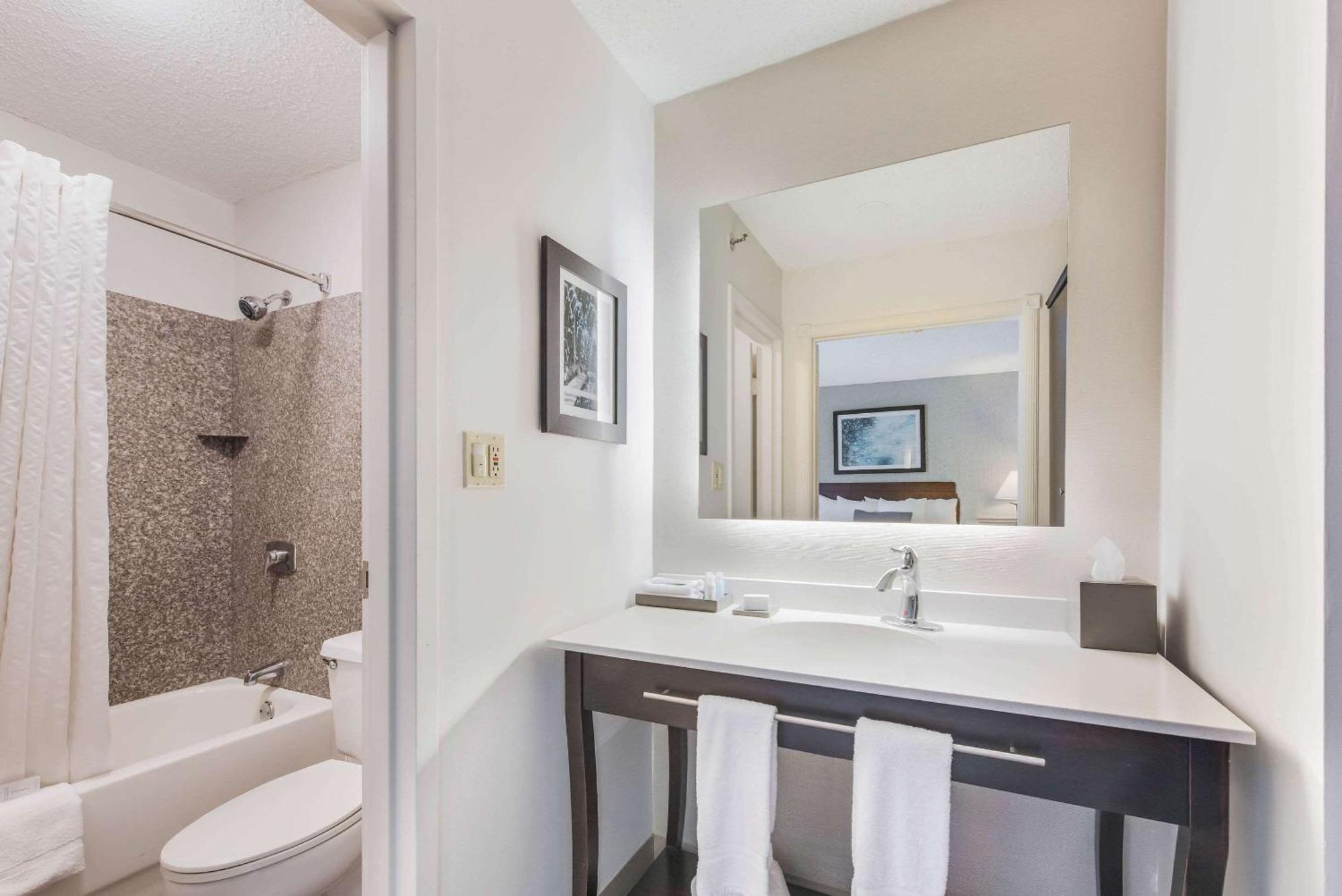 The Blu Hotel Blue Ash Cincinnati, Ascend Hotel Collection Bagian luar foto