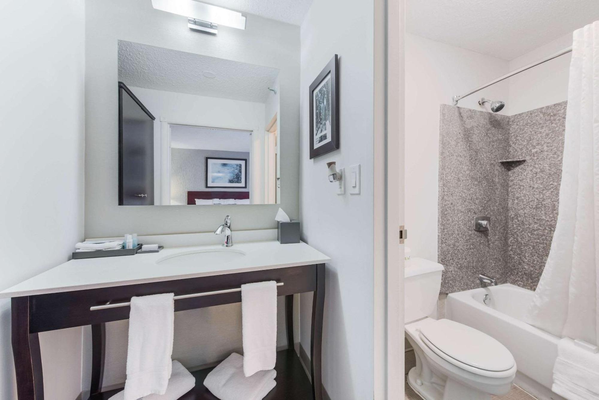 The Blu Hotel Blue Ash Cincinnati, Ascend Hotel Collection Bagian luar foto